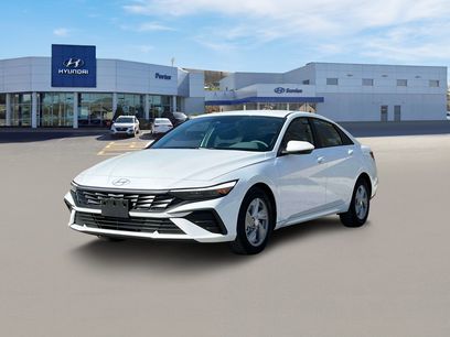New 2025 Hyundai Elantra SE