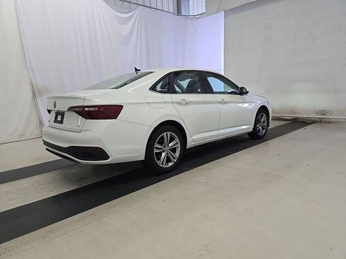 Used 2023 Volkswagen Jetta SE w/ Panoramic Sunroof Package FWD image 4