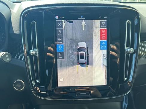 Certified 2025 Volvo XC40 B5 Plus image 24