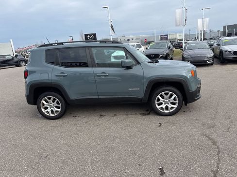 Used 2017 Jeep Renegade Latitude w/ Cold Weather Group image 4