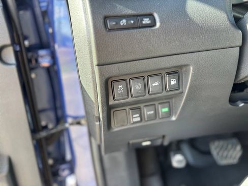 Used 2019 Nissan Rogue SV AWD/4WD image 13
