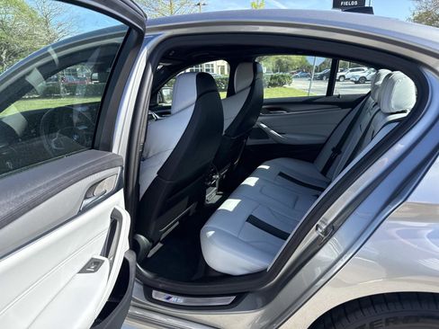 Used 2021 BMW M5 image 13