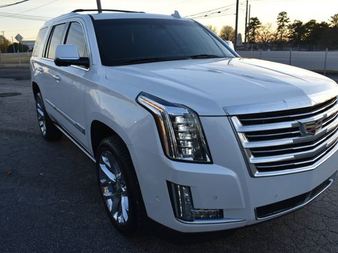Used 2018 Cadillac Escalade Platinum image 4