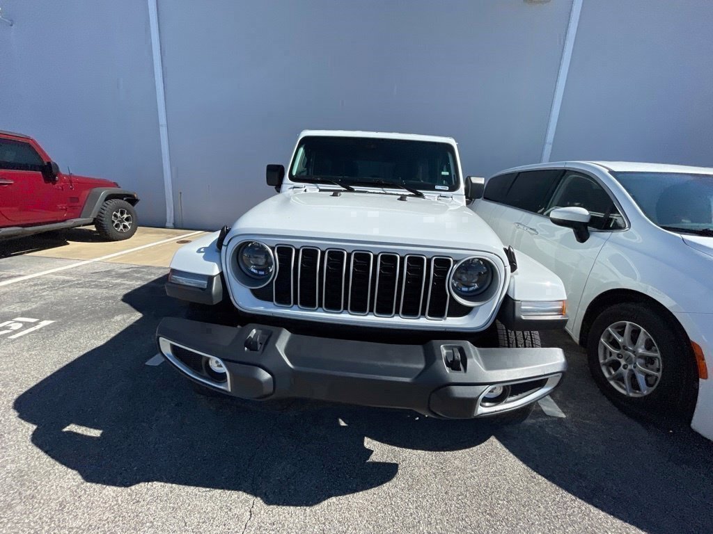 Used 2025 Jeep Wrangler Unlimited Sahara AWD/4WD image 3