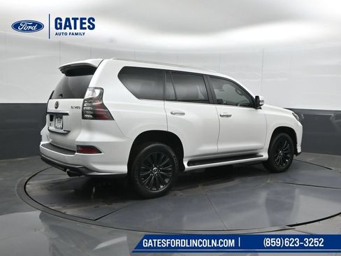 Used 2023 Lexus GX 460 Premium AWD/4WD image 2