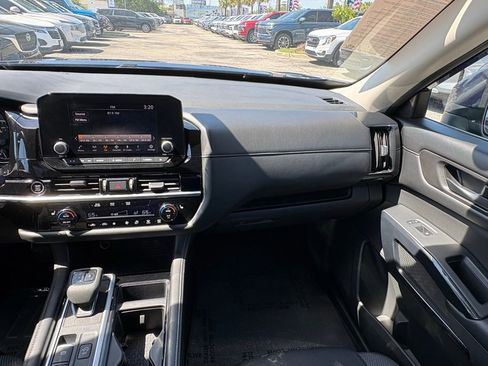 Used 2024 Nissan Pathfinder SV AWD/4WD image 17