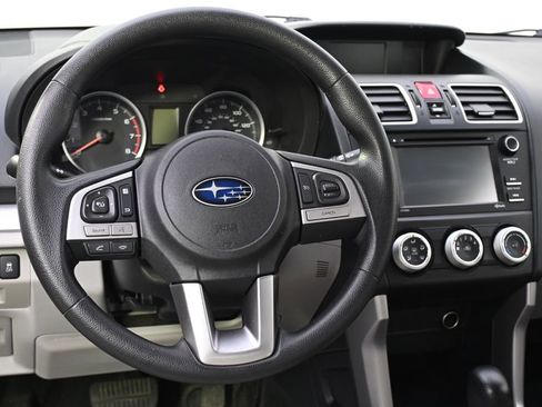 Used 2018 Subaru Forester 2.5i w/ Alloy Wheel Package image 12