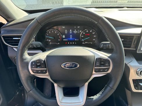 Used 2022 Ford Explorer XLT w/ Equipment Group 202A image 7