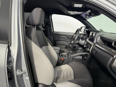 Used 2024 Toyota Tacoma TRD Sport AWD/4WD image 29