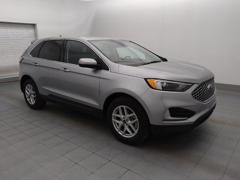 Used 2024 Ford Edge SEL image 11