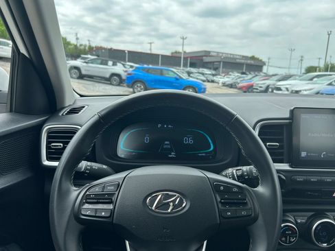 Used 2026 Hyundai Venue SEL FWD image 28