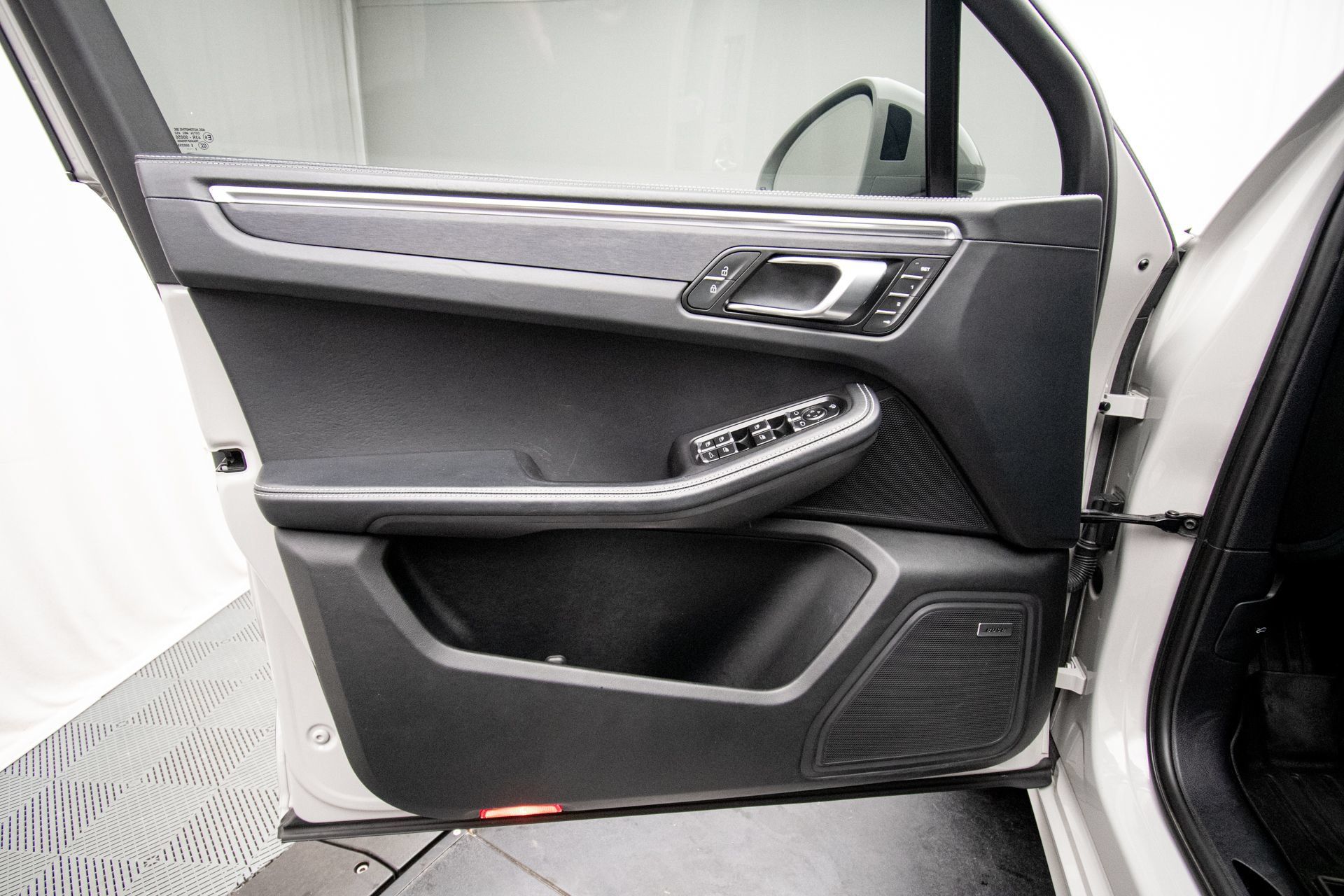 Used 2023 Porsche Macan GTS w/ Premium Package Plus AWD/4WD image 19