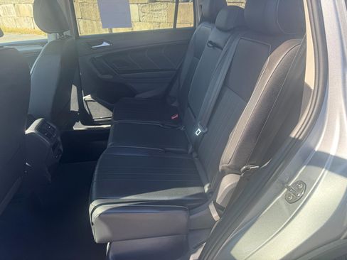 Used 2024 Volkswagen Tiguan SE image 10