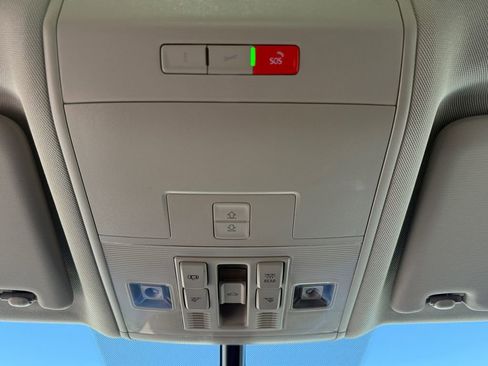 Used 2023 Volkswagen Atlas SE w/ Panoramic Sunroof Package FWD image 17