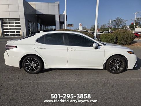 Used 2023 Toyota Camry SE FWD image 4