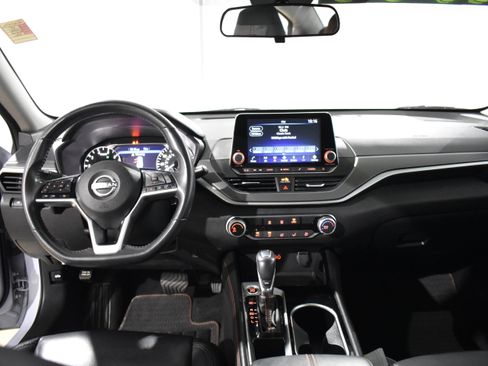 Used 2024 Nissan Altima 2.5 SR FWD image 30