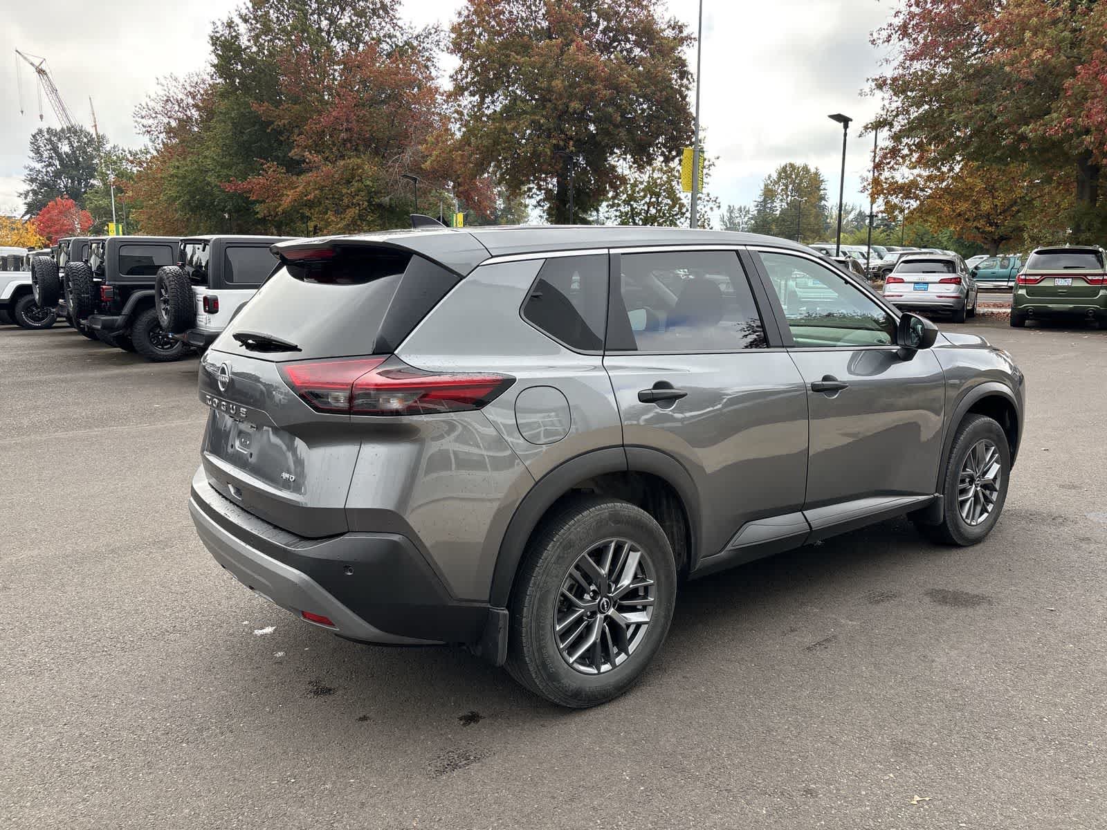 Used 2023 Nissan Rogue S AWD/4WD image 4