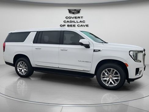 Used 2024 GMC Yukon XL SLT w/ SLT Luxury Package image 12
