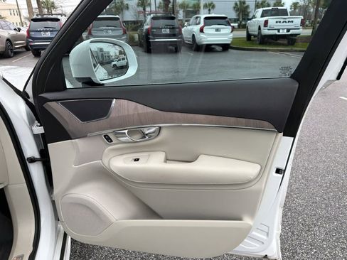 Certified 2023 Volvo XC90 B5 Plus w/ Protection Package Premier image 20