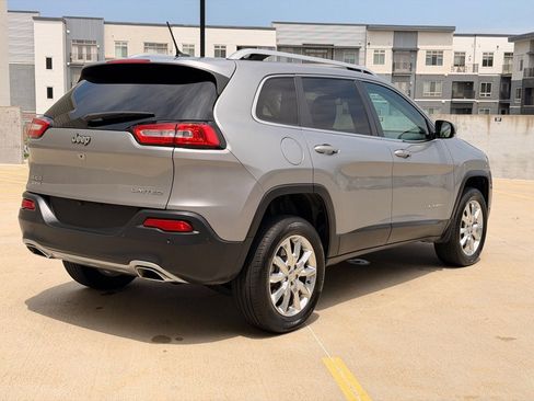 Used 2015 Jeep Cherokee Limited w/ Luxury Group AWD/4WD image 3