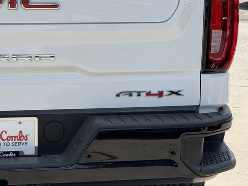 Used 2025 GMC Sierra 1500 AT4X image 10