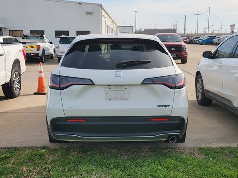 Used 2024 Honda HR-V Sport image 5