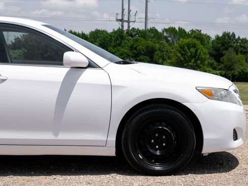 Used 2011 Toyota Camry FWD image 9