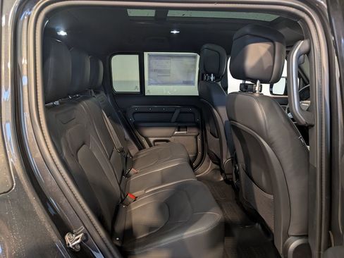 New 2026 Land Rover Defender 130 X-Dynamic SE image 28