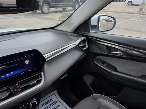 Used 2025 Chevrolet TrailBlazer LT FWD image 12