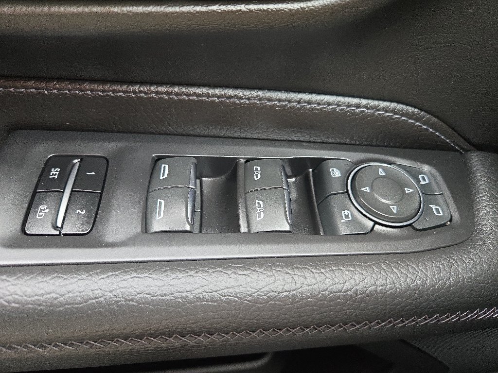 Used 2024 GMC Yukon Denali AWD/4WD image 23
