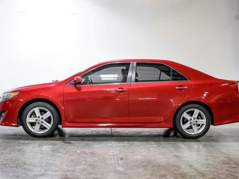Used 2012 Toyota Camry SE FWD image 13