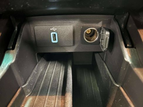 Used 2017 Ford Explorer XLT w/ Equipment Group 202A image 29