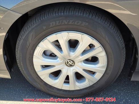 Certified 2022 Toyota Prius LE FWD image 8