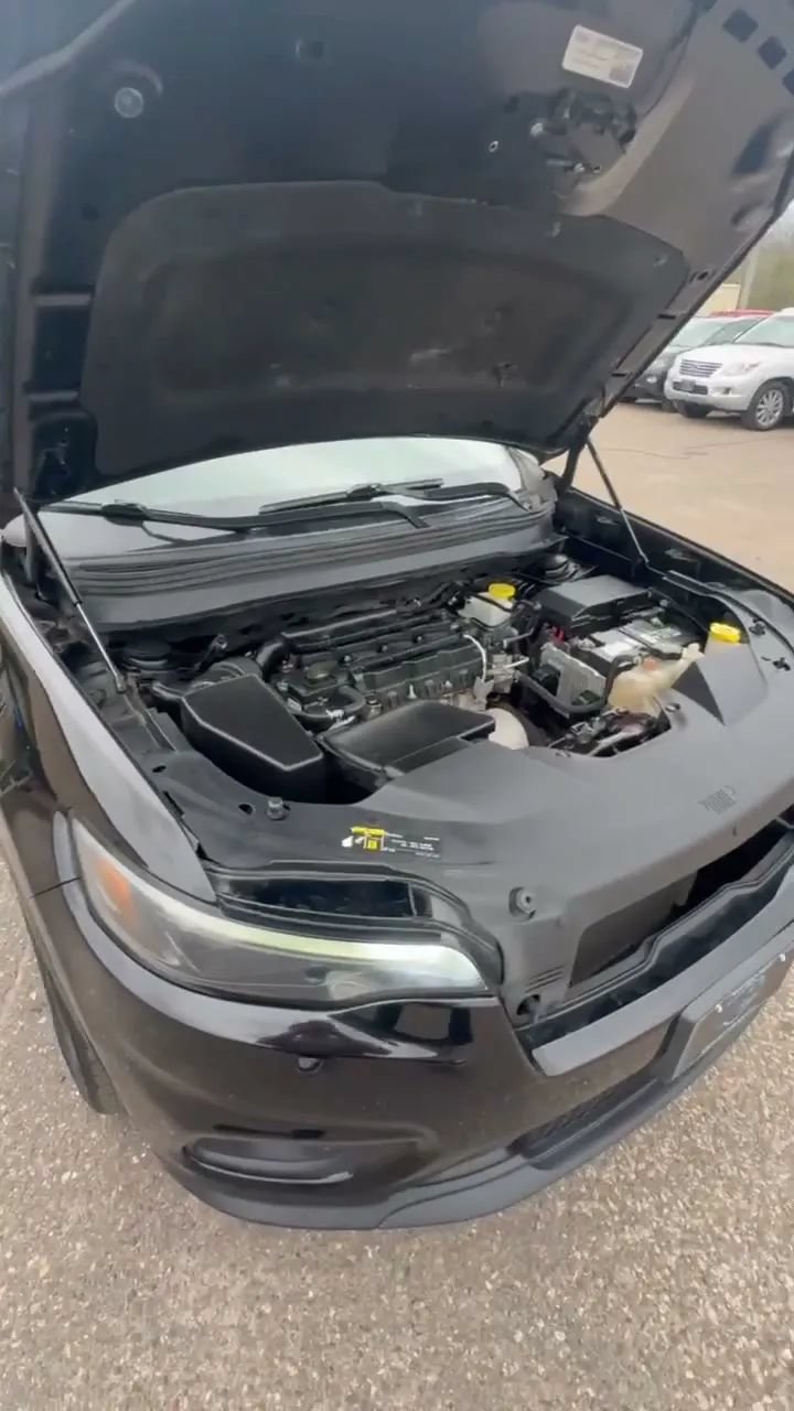 Used 2019 Jeep Cherokee Latitude Plus AWD/4WD image 61
