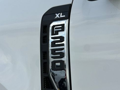 New 2026 Ford F250 XL w/ XL Chrome Package RWD image 22