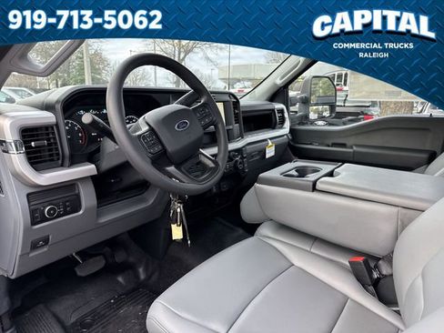 New 2026 Ford F250 XL w/ XL Chrome Package image 18