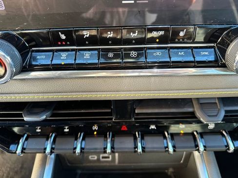 Used 2024 Chevrolet Colorado ZR2 w/ Safety Package image 35