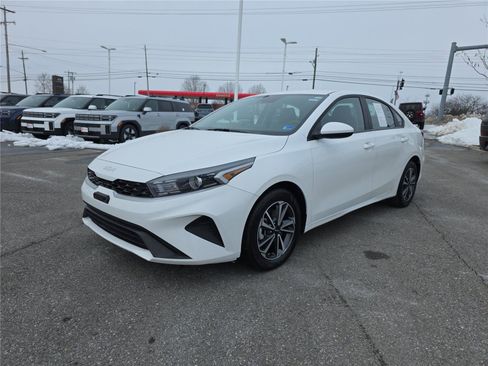 Used 2024 Kia Forte LXS image 9