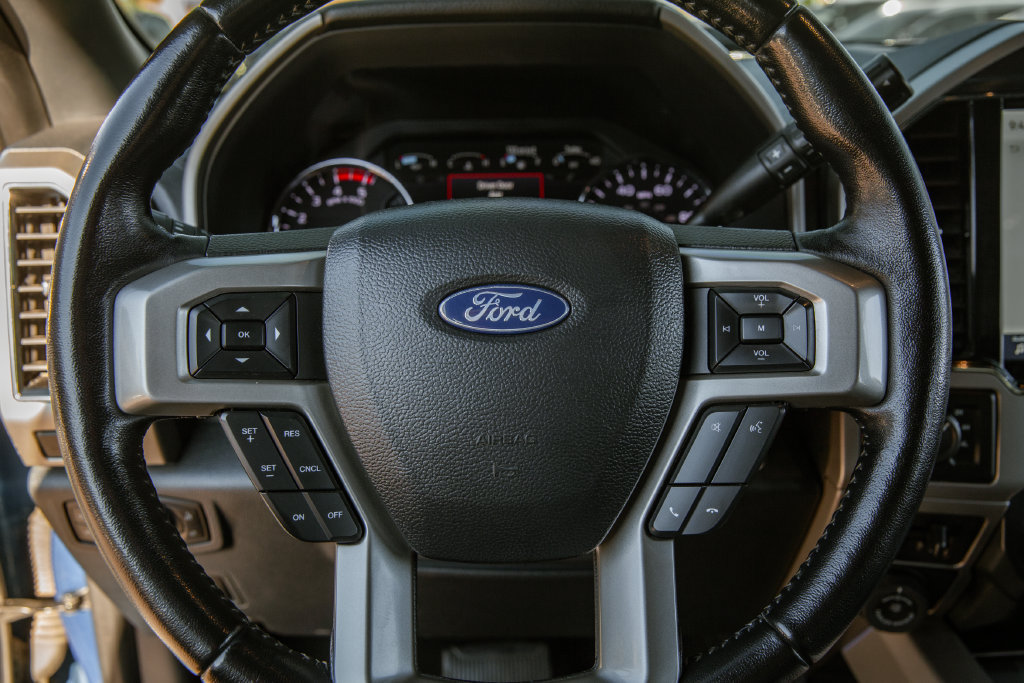 Used 2022 Ford F250 Lariat w/ Lariat Ultimate Package AWD/4WD image 16