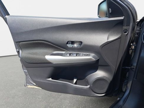 Used 2019 Nissan Kicks SV FWD image 25