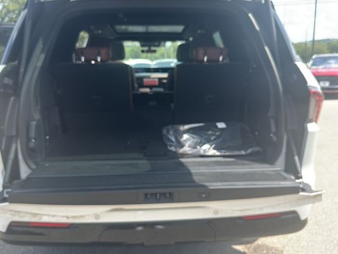 New 2026 Lincoln Navigator Reserve AWD/4WD image 26