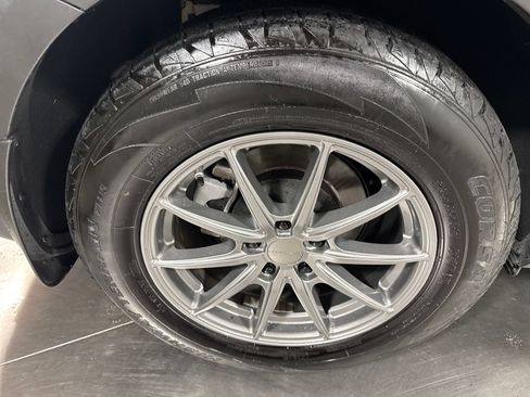 Used 2019 Kia Sorento FWD image 13