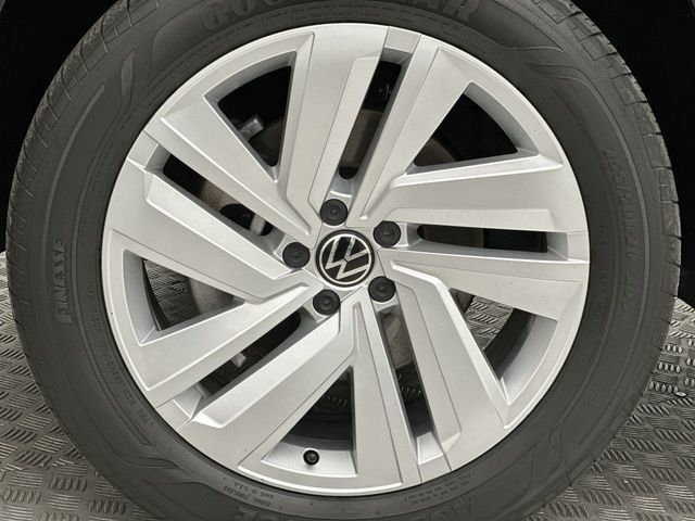 Certified 2023 Volkswagen Atlas Cross Sport SE w/ Panoramic Sunroof Package AWD/4WD image 10
