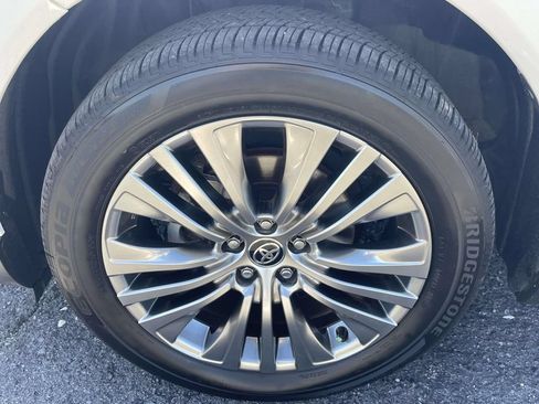 Used 2021 Toyota Venza Limited AWD/4WD image 7