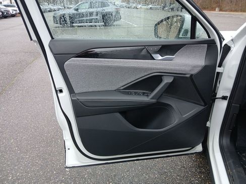 New 2026 Volkswagen Tiguan S image 10