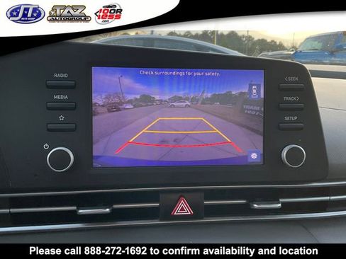 Used 2022 Hyundai Elantra SE image 17