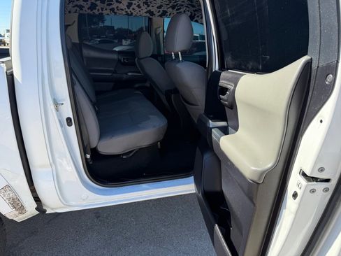 Used 2019 Toyota Tacoma SR5 image 11
