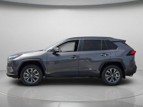 Used 2022 Toyota RAV4 XLE Premium AWD/4WD image 3