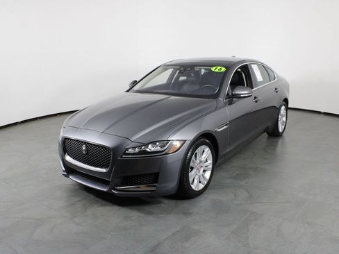Used 2016 Jaguar XF Premium RWD image 2