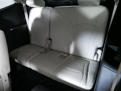 Used 2020 Buick Enclave Premium w/ Sun and Sites Package image 33